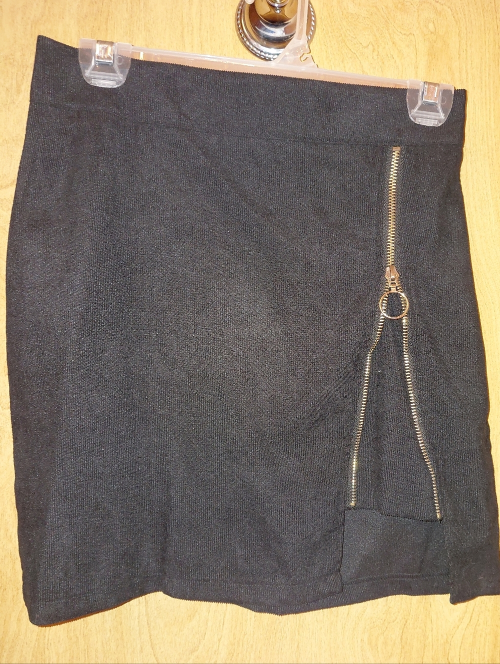 SHEIN Black Pencil Skirt with Gold Zip Accent